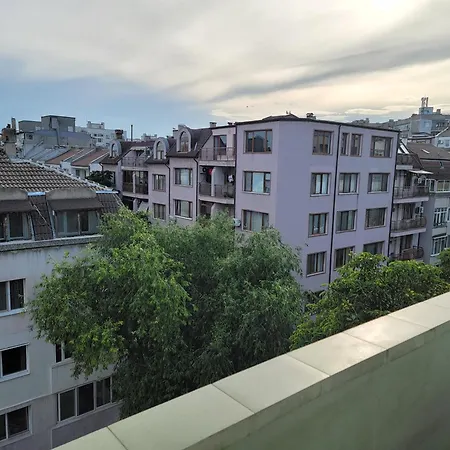 And Skyline 2br 5th Floor Walk Up Appartement *