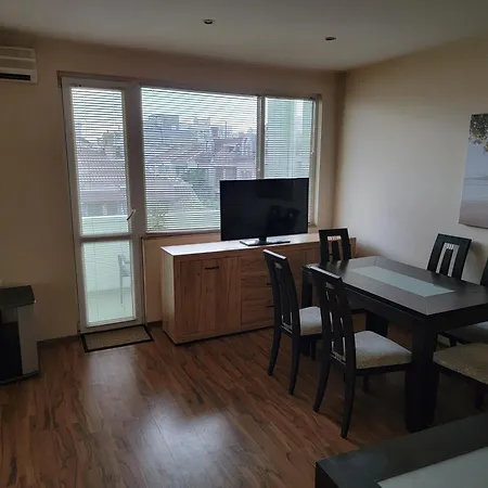 And Skyline 2br 5th Floor Walk Up Appartement