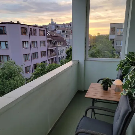 And Skyline 2br 5th Floor Walk Up *