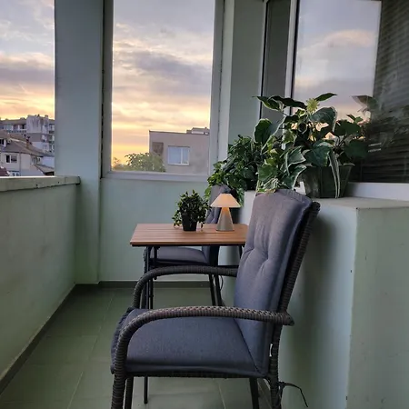 And Skyline 2br 5th Floor Walk Up
