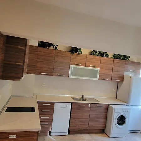 And Skyline 2br 5th Floor Walk Up